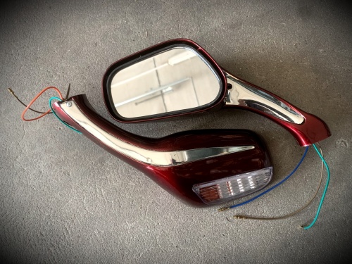 Зеркала (101) "Каплевидное" с поворотом ЛЮКС (красные)