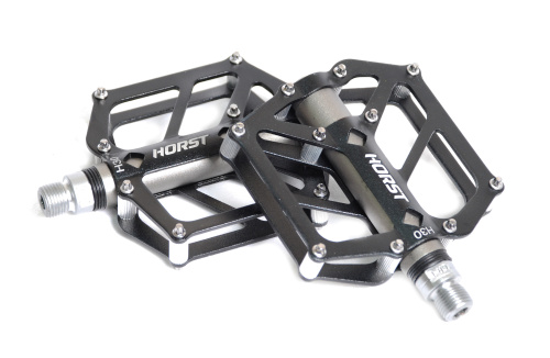 Педали 00-170830 алюм. H30 широкие, ось Cr-Mo  с 1 герм. промподш.+1 DU. смен. шип. 95*95*17мм, 418 г черные HORST