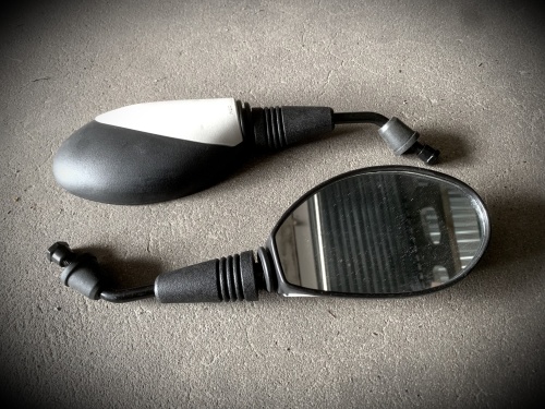 Зеркала (016) М8 каплевидное со вставкой черное