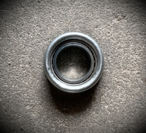 Подшипник "902" для колеса садовой тачки под вал d-20мм.с метал. Пыльником