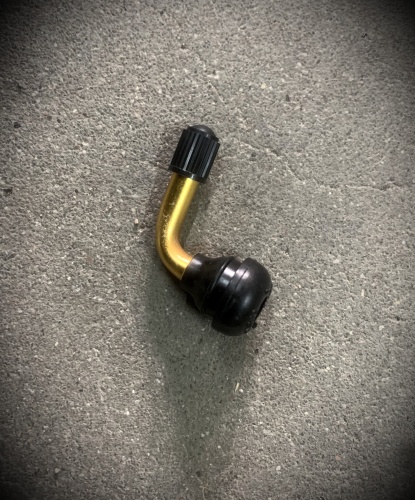 Сосок безкамерной покрышки  С ГАЙКОЙ для крепления