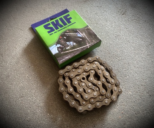 Цепь "СКИФ” 1-скоростная (1/2'' X 1/8'' X 112L) с замком (дорожная) улучшенного качества.