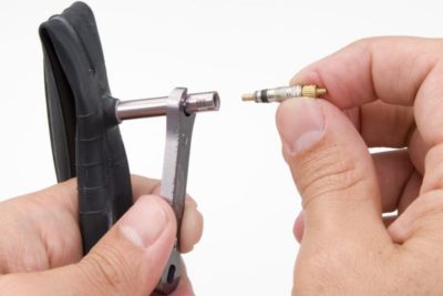 Камера 28 /700 спорт 40мм 5-511494 (новый арт. 5-516202) СО СЪЕМНЫМ ЗОЛОТНИКОМ "узкая" (700х18/25C-622/630) KENDA