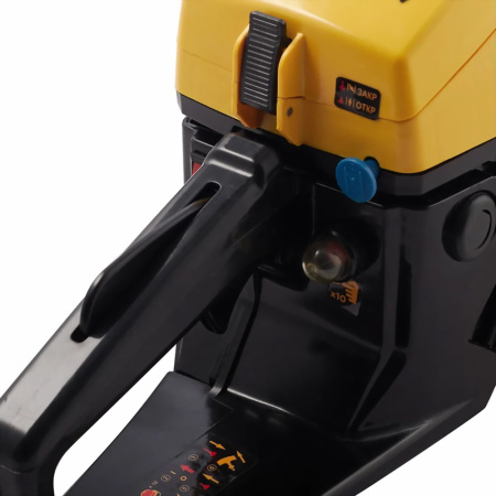 Бензиновая цепная пила CHAMPION 251, двигатель 50,8 куб.см, 2,3 кВт / 3,13 л.с., карбюратор Walbro, 18"/45 см, .325", 1,5 мм, 72 зв., легкий старт