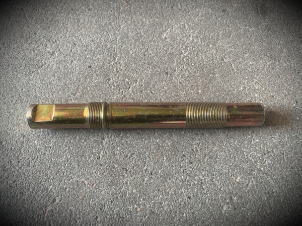 Вал каретки педального узла резьбовой под клин (Салют и т.д.)