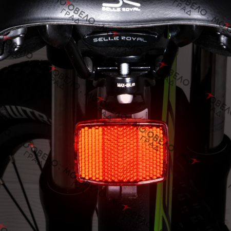 Катафот красный с гайкой для велосипедов