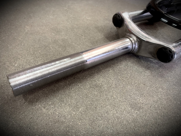 Вилка 26" горного /с амортизатором/хром/  (Китай)/2-1-6-2/