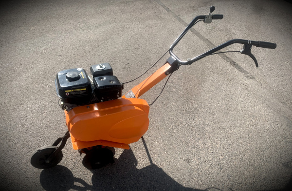Культиватор Zubr K-9, двигатель Loncin 160F (GX120) 4 лс, без ВОМ, ремень/цепь, 1F/1R, фреза 2 (2+0) (по 4 ножа, куль-ция 48 см), опорное колесо, вес 