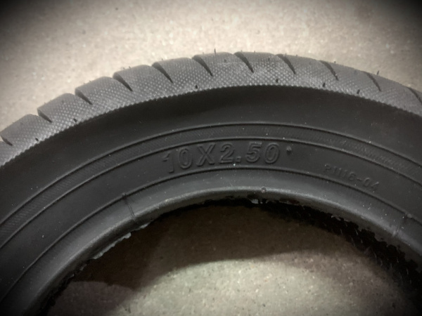 Покрышка 10x2,50 (62-154) H.R.T. P1116 слик 00-011121