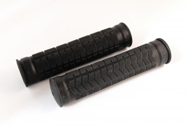 Ручки .С76 на руль 3-233 резиновые 125мм черные CLARKS