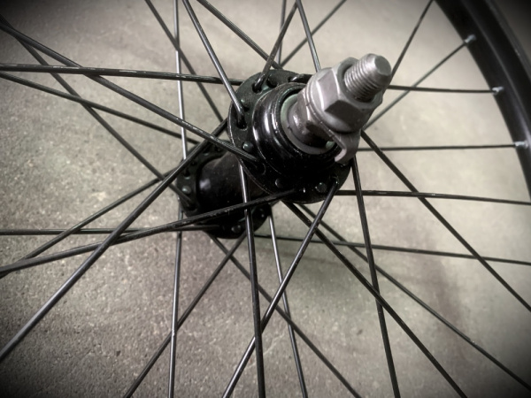 Колесо 20" переднее, двойной алю. обод, гайки, V-brake